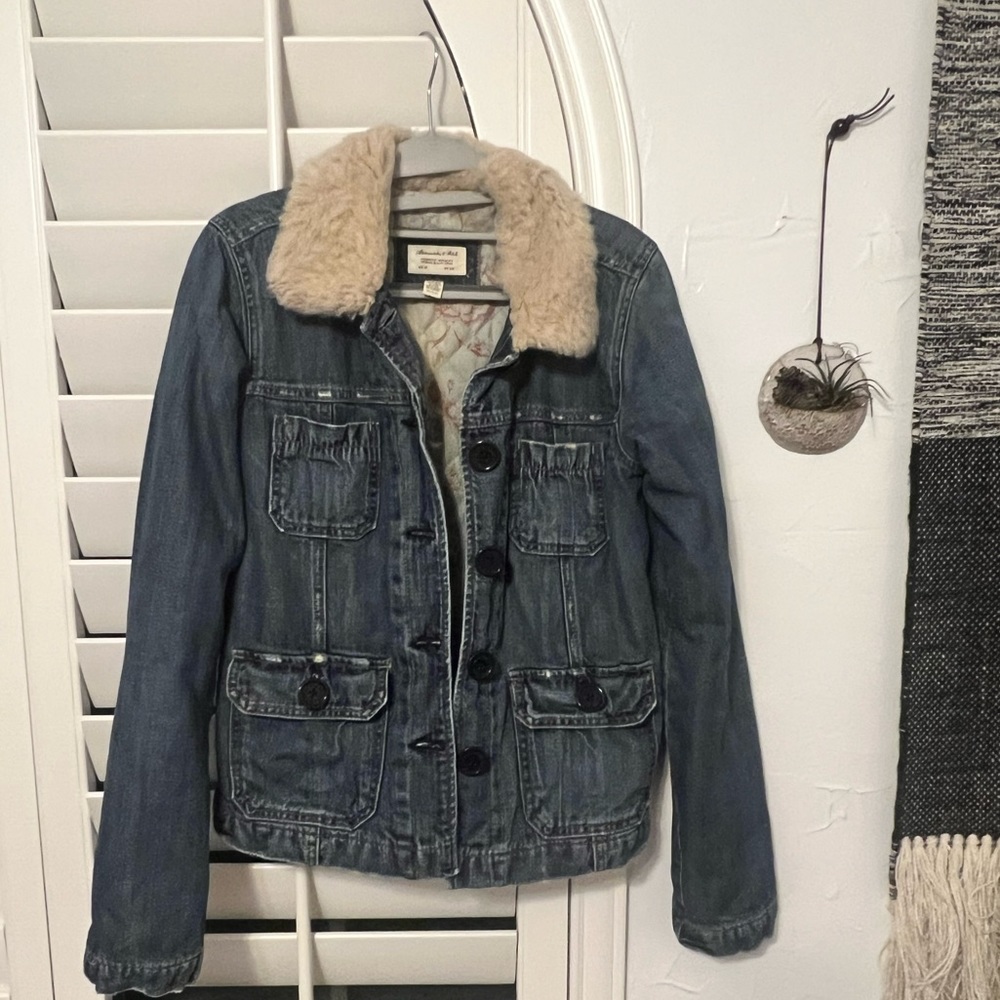 Vintage Y2K Abercrombie & Fitch quilted Jean Jacket Coat with shearling trim